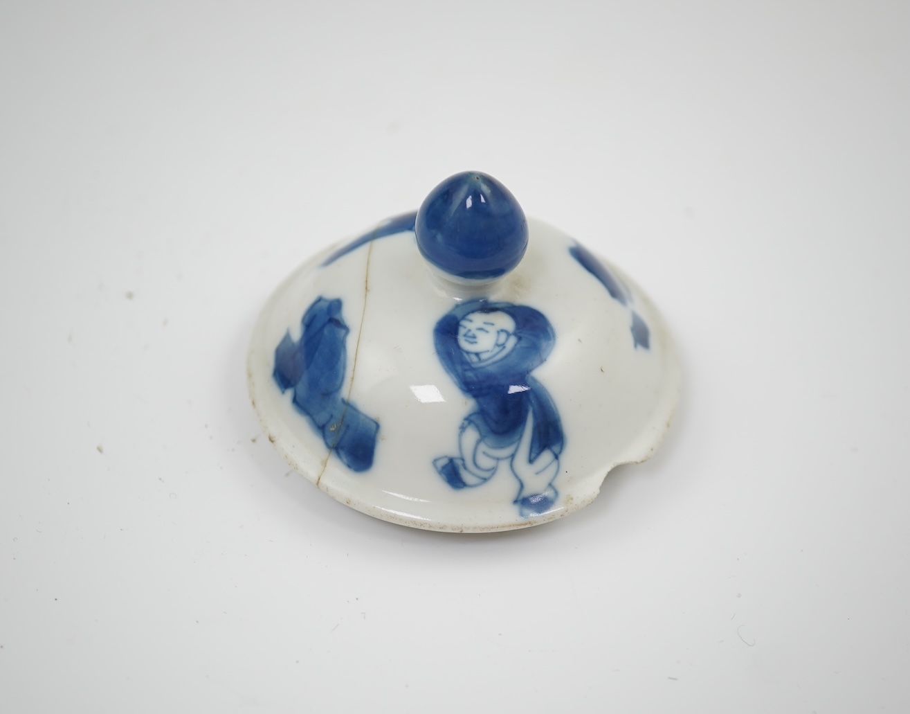 A Chinese blue and white baluster vase, early Kangxi, and associated cover